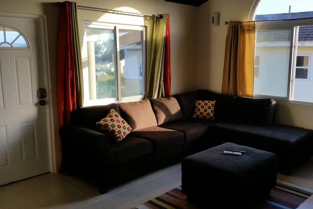 Chalet Cabana Papaya: 3Br 2Bth Retreat!! Villa Falmouth
