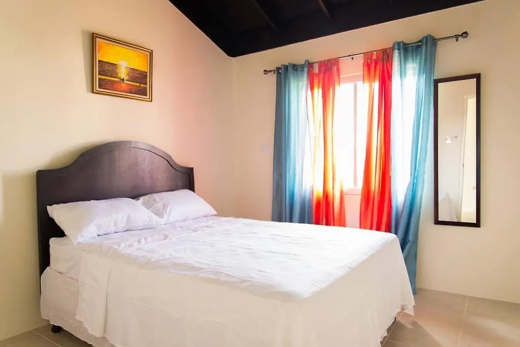 Chalet Cabana Papaya: 3Br 2Bth Retreat!! Villa Falmouth