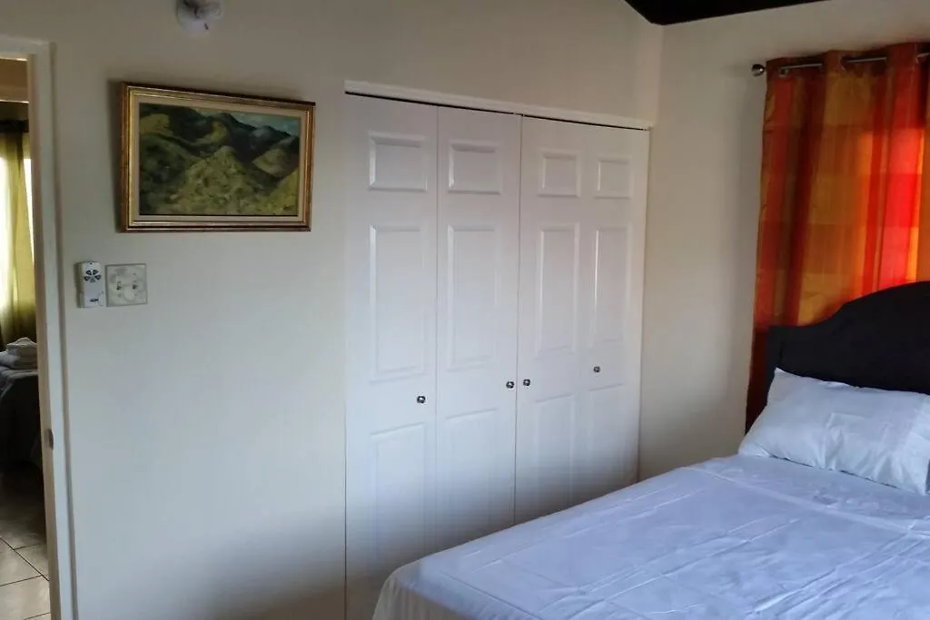 Chalet Cabana Papaya: 3Br 2Bth Retreat!! Villa Falmouth