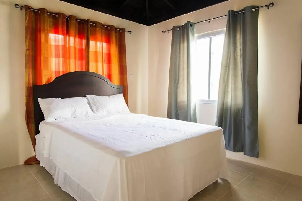 Chalet Cabana Papaya: 3Br 2Bth Retreat!! Villa Falmouth
