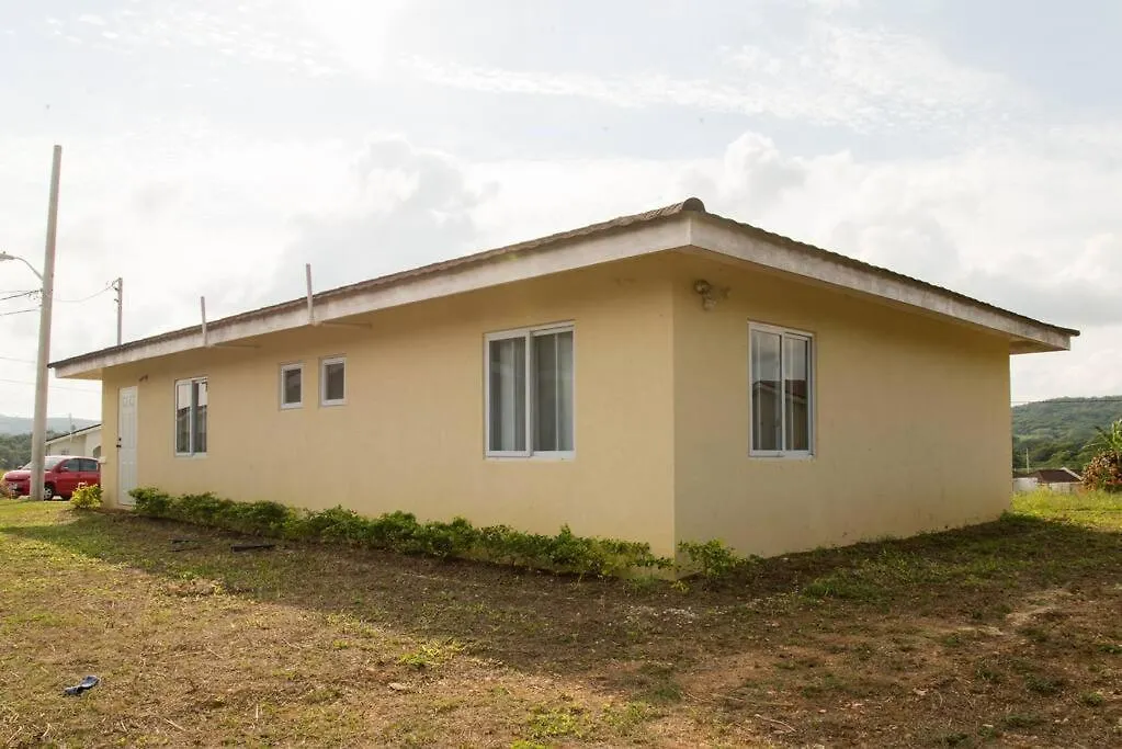 Chalet Cabana Papaya: 3Br 2Bth Retreat!! Villa Falmouth Jamaica