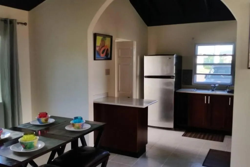 Chalet Cabana Papaya: 3Br 2Bth Retreat!! Villa Falmouth